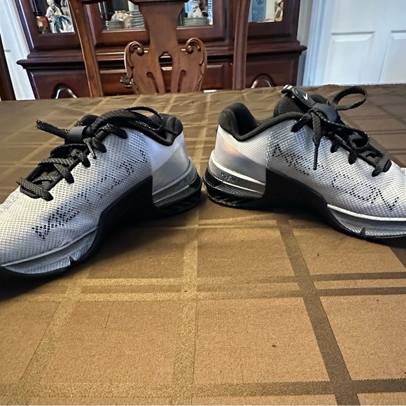 Nike metcon 8 woman’s training sneaker - Picture 4 of 8